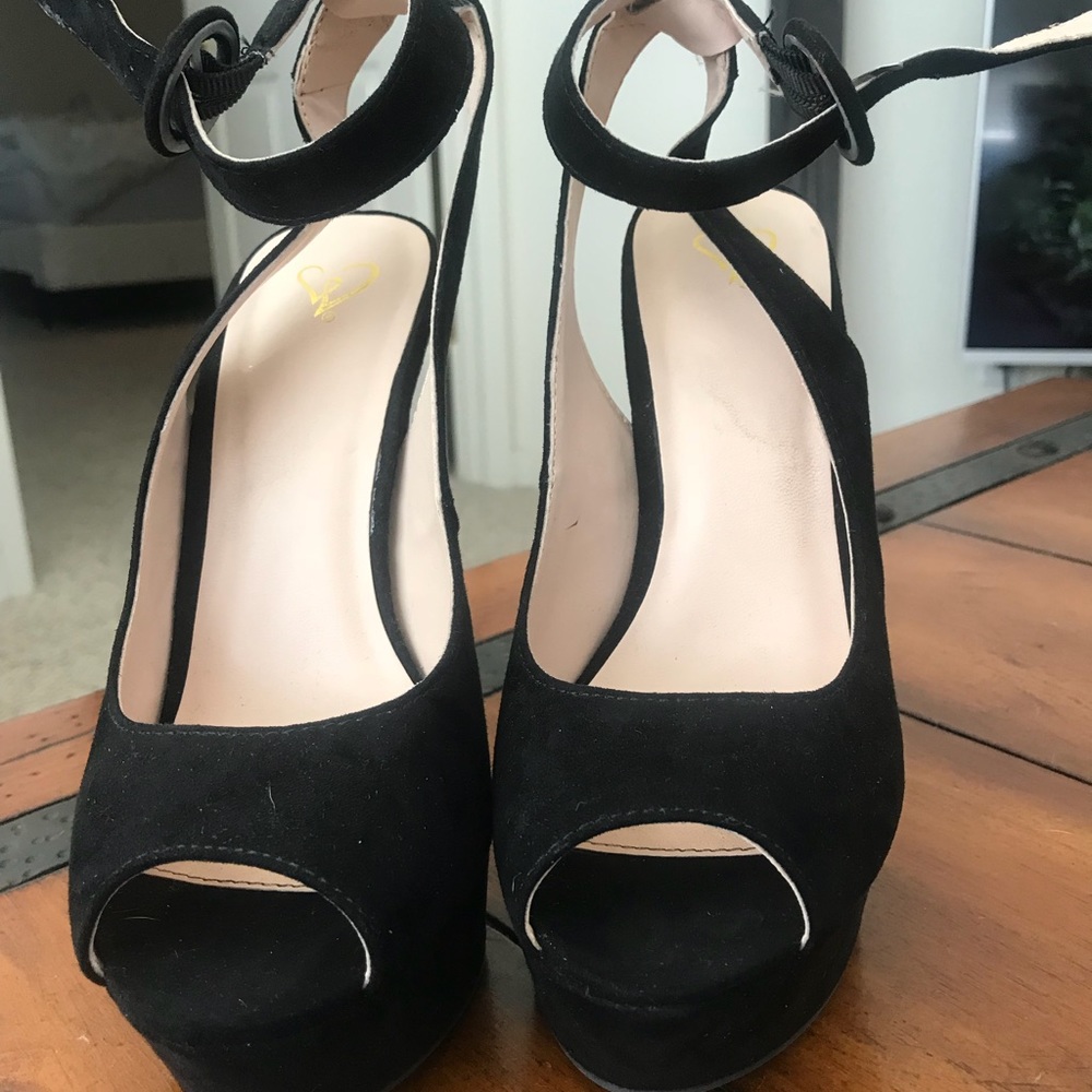 Black Peep toe heels